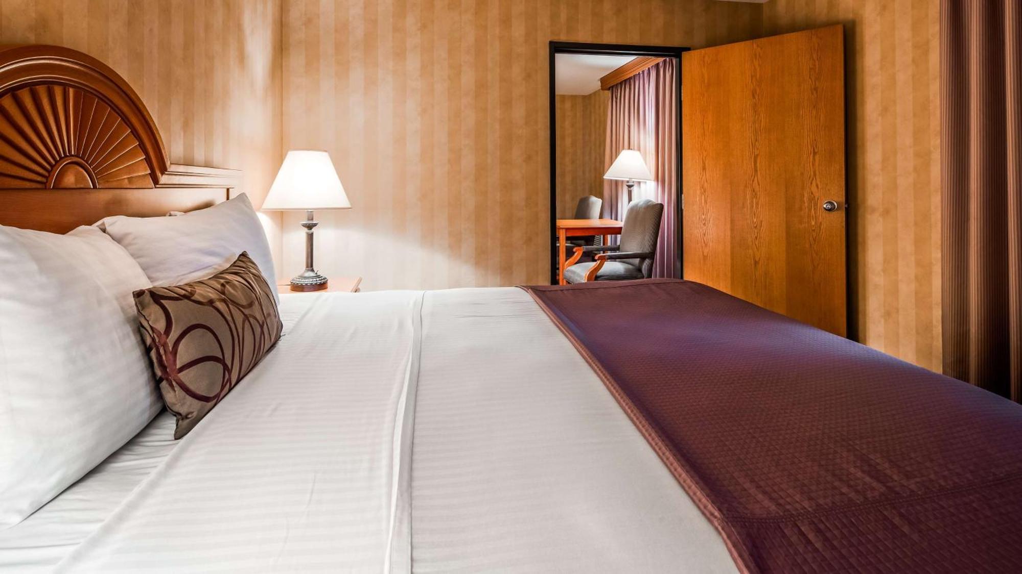 Deluxe King Suite Two King Beds Non-Smoking