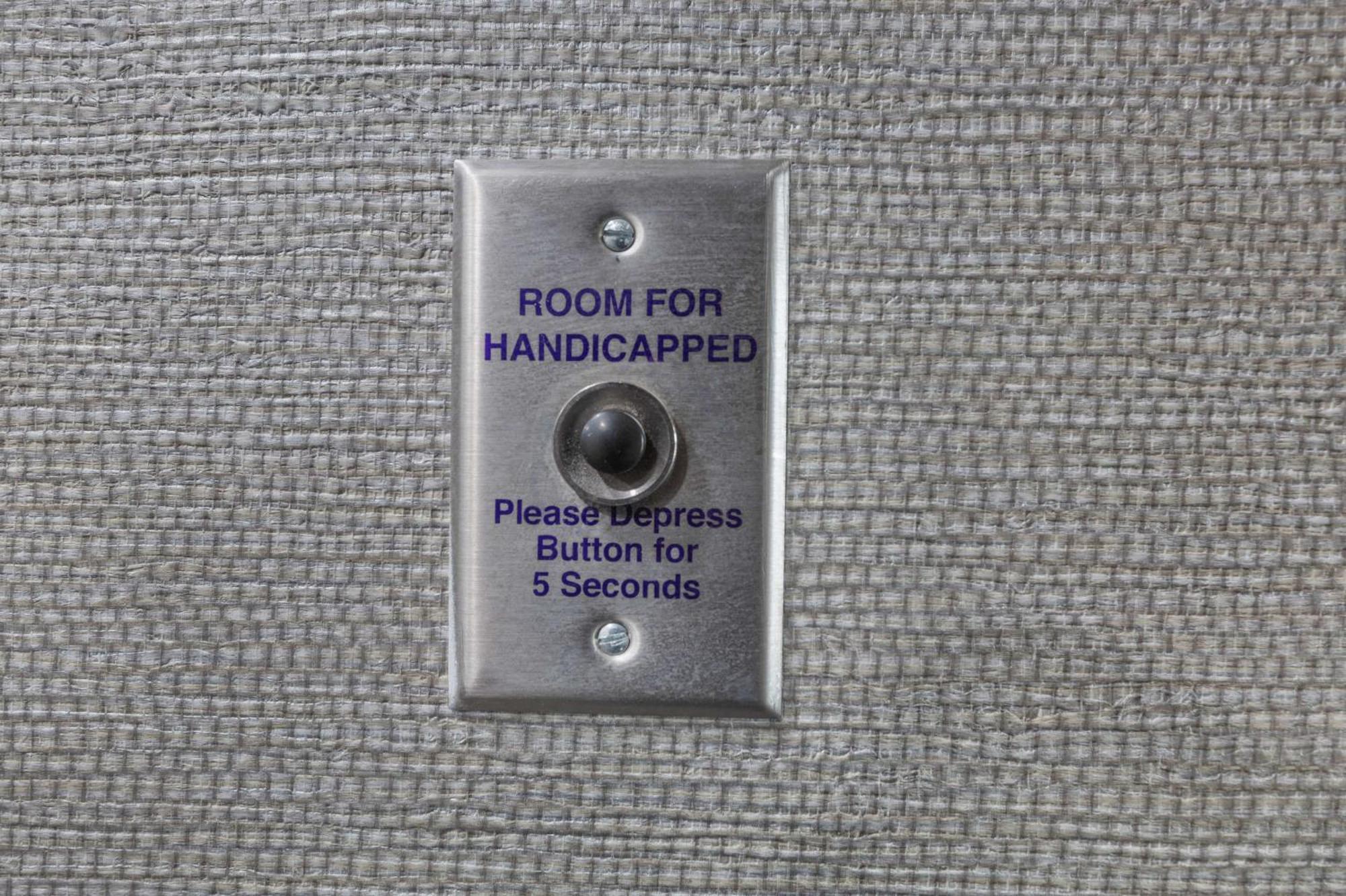 King Room Hearing Access or Non-Smoking,1606046752:JPEG